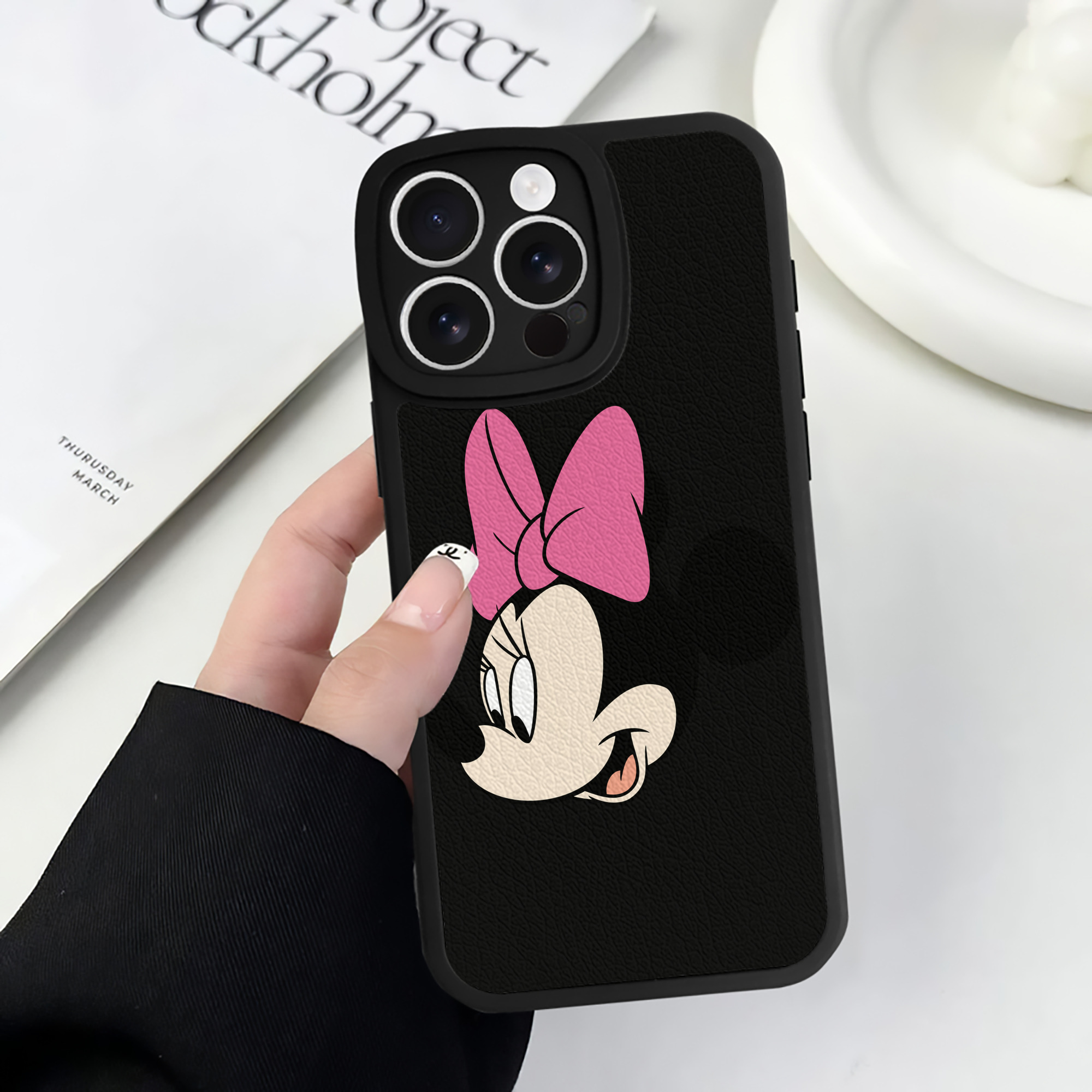 （画像用） ミッキーマウス Mickey Mouse 【iPhone 16シリーズ対応】シリコンスマホケース（レザー調） 材質：シリコン